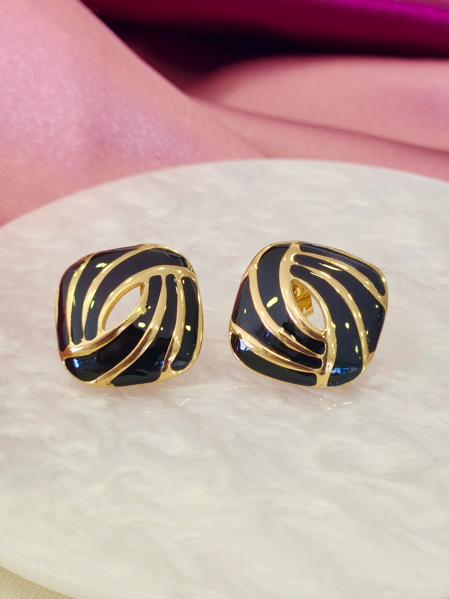 Aretes negro ovalo centro