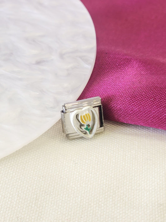 Charm tulipan amarillo corazon blanco