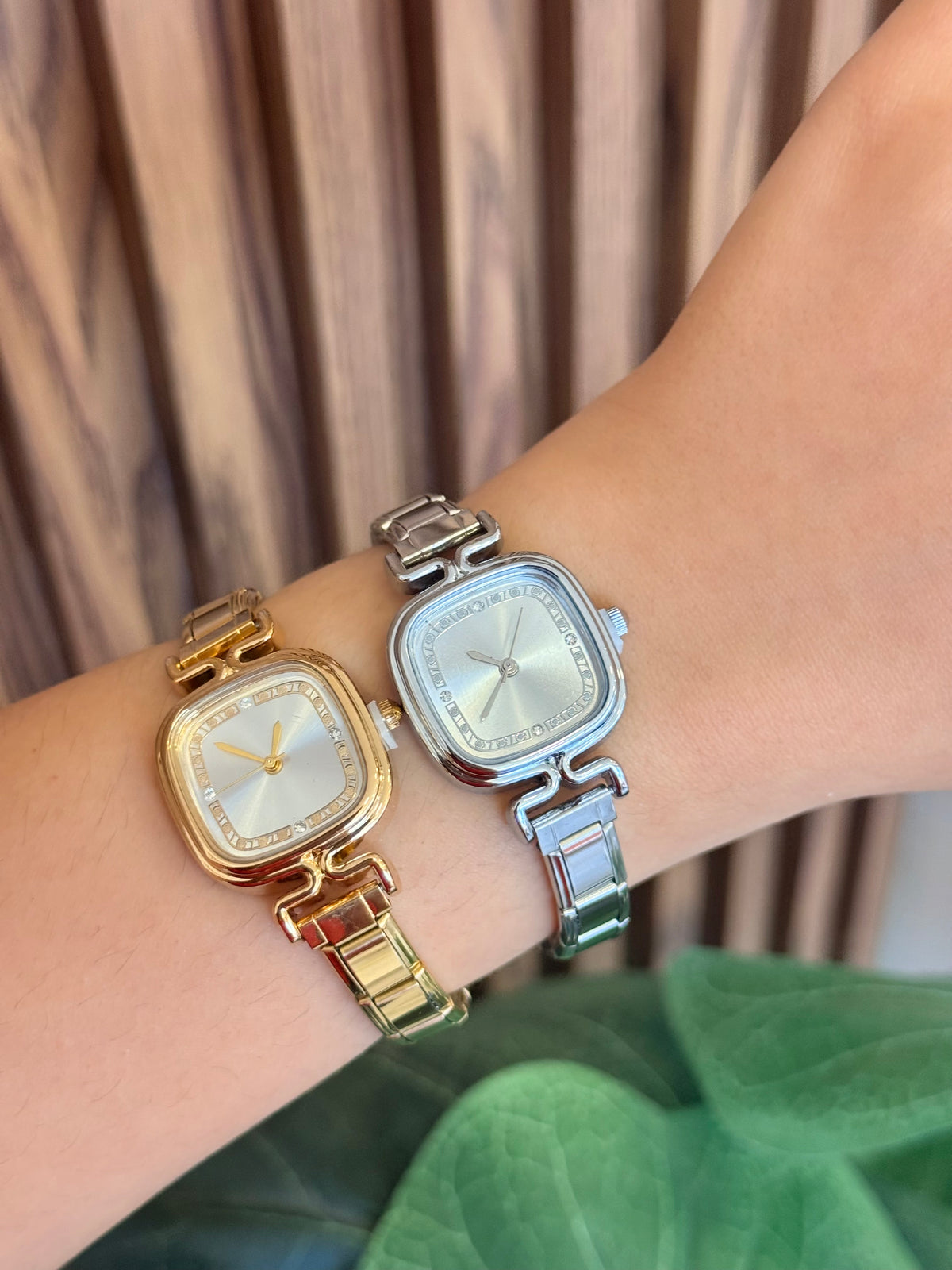 Reloj semicuadrado zirconia 4 puntos
