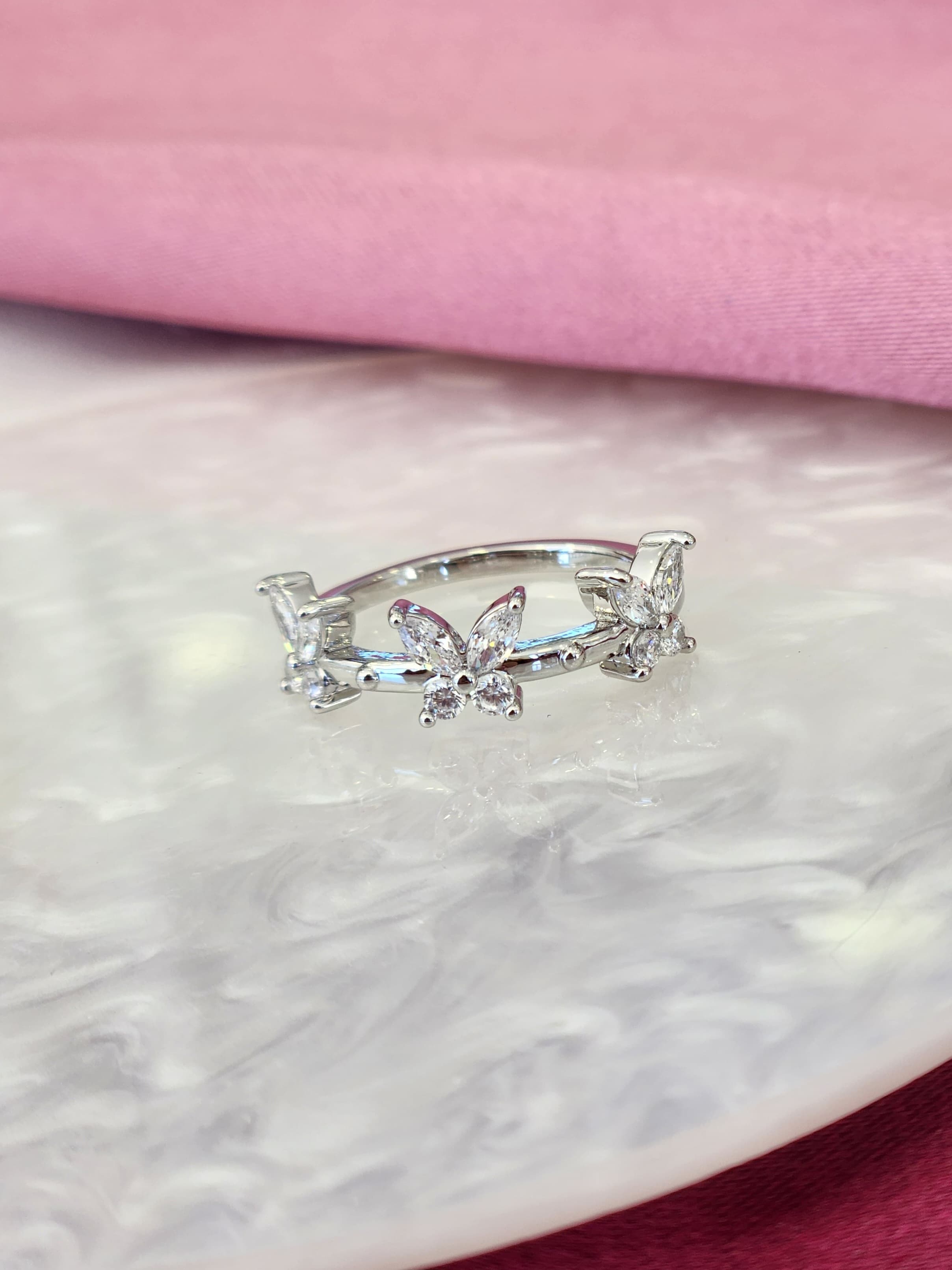 Anillo tres mariposas