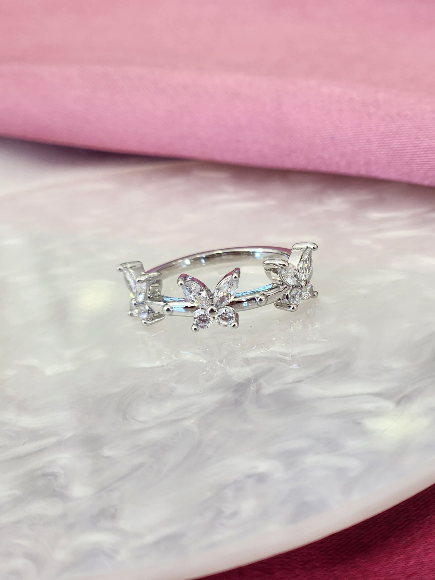 Anillo plateado tres mariposas #187