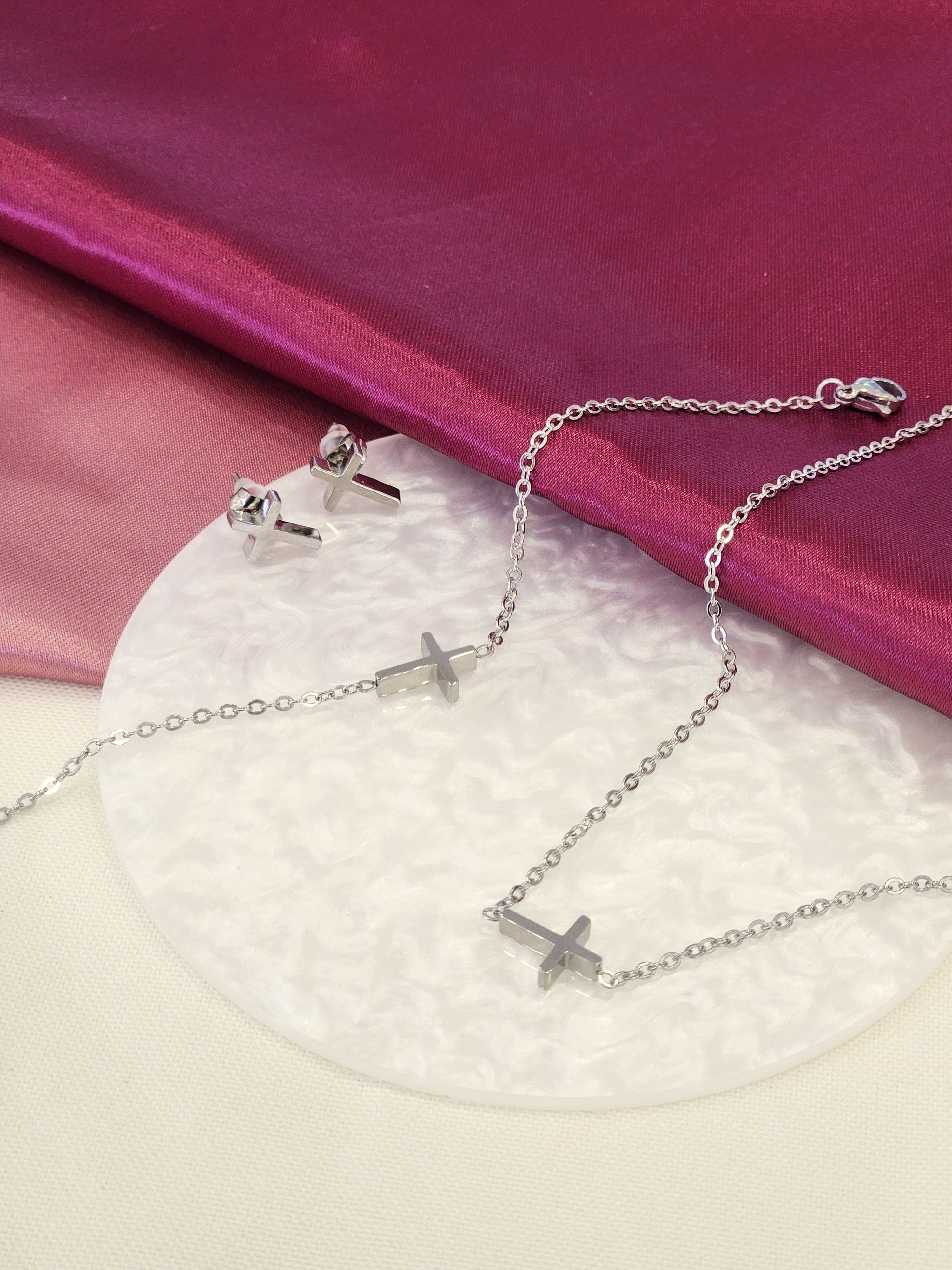Set cruz plateado (aretes, pulsera, collar) #10