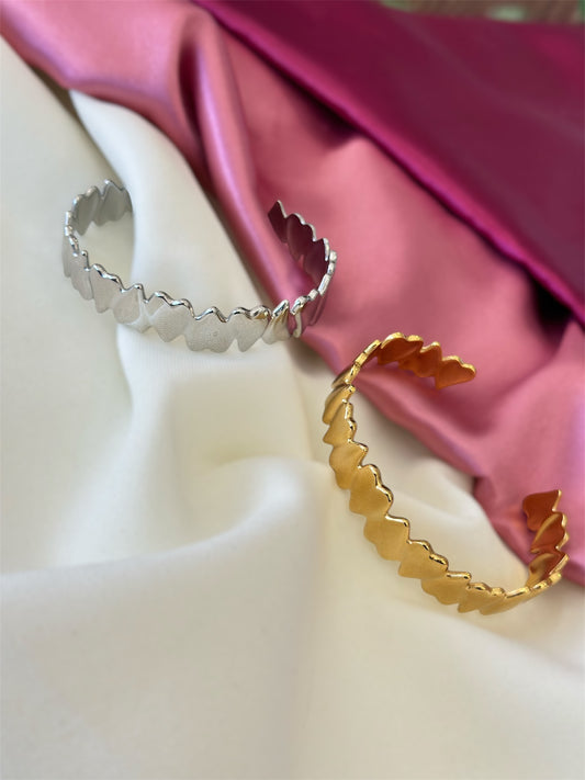 Pulsera rigida de corazones sólidos alargados #C141