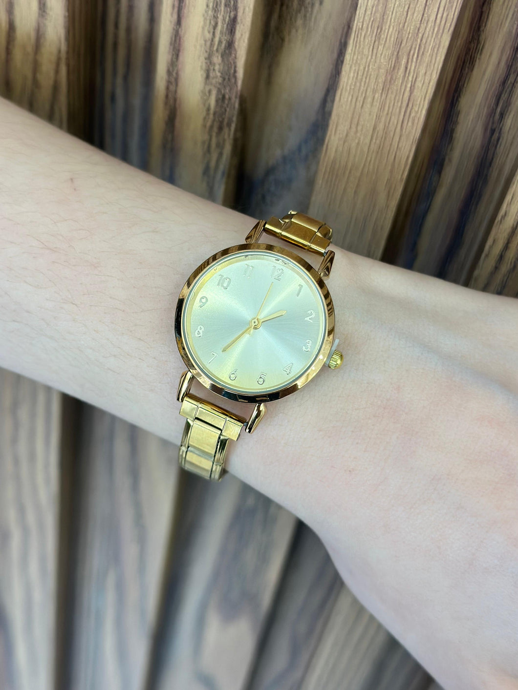 Reloj redondo dorado #F20