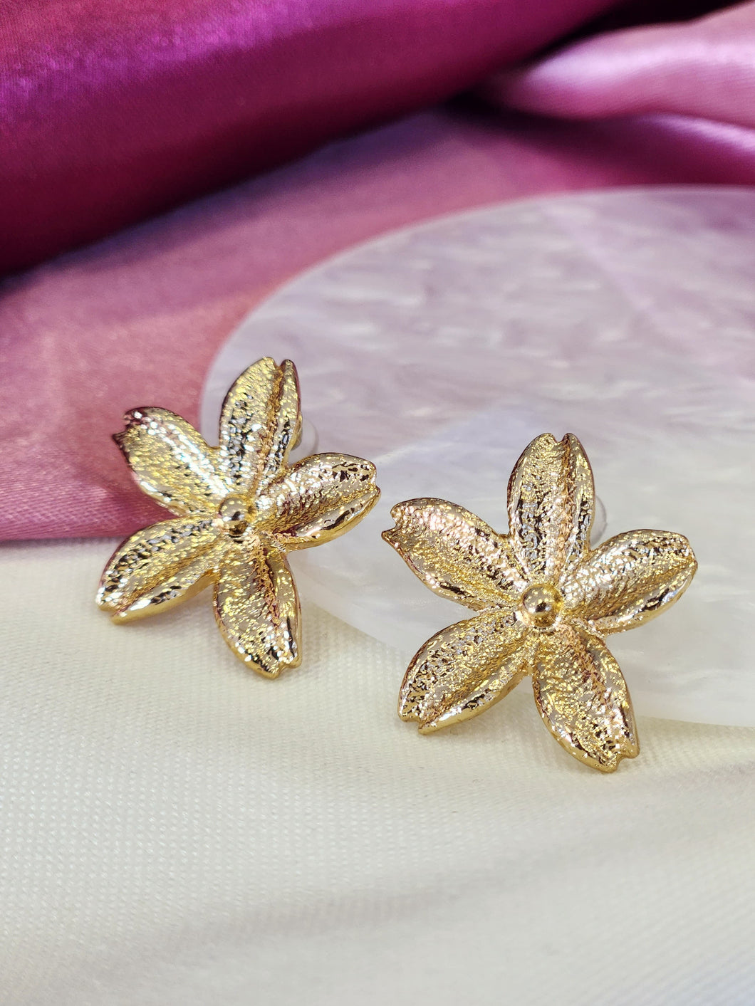 Aretes flor irregular bordes