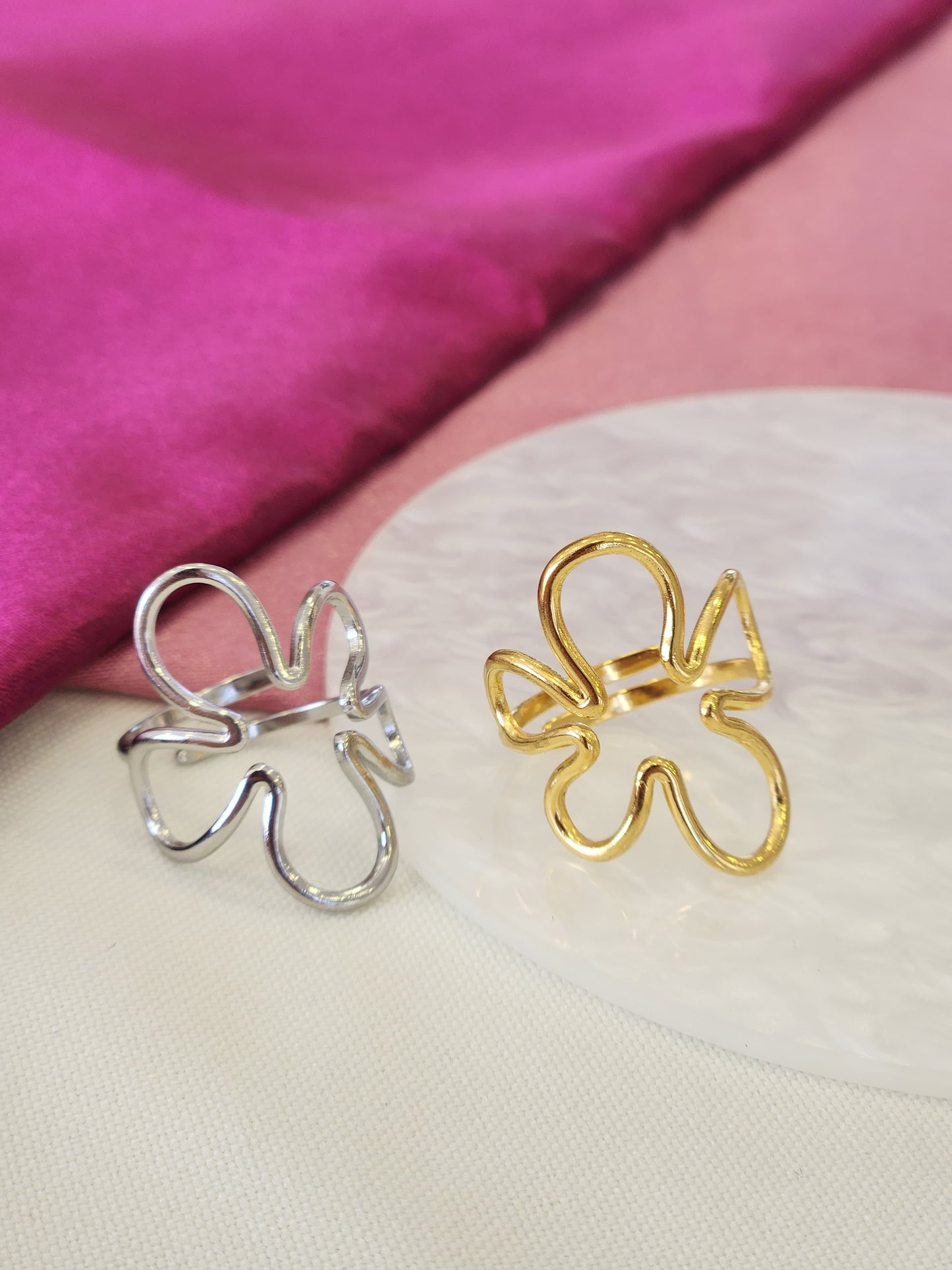 Anillo flor hueca #E24