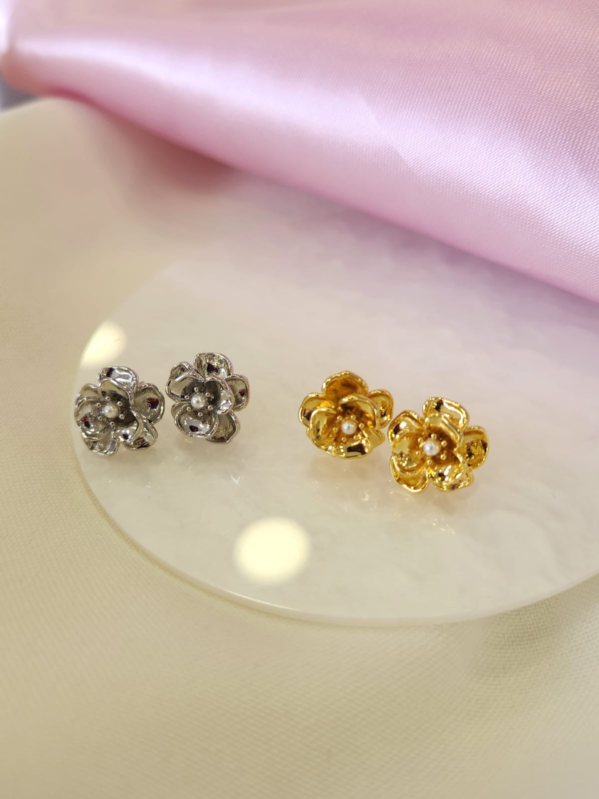 Aretes doble flor con perla # E7