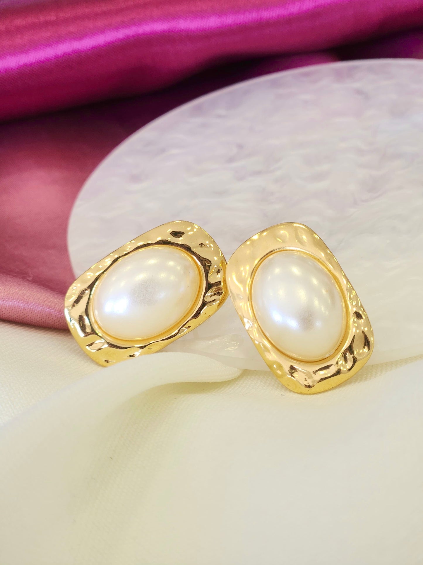 Aretes perla ovalados