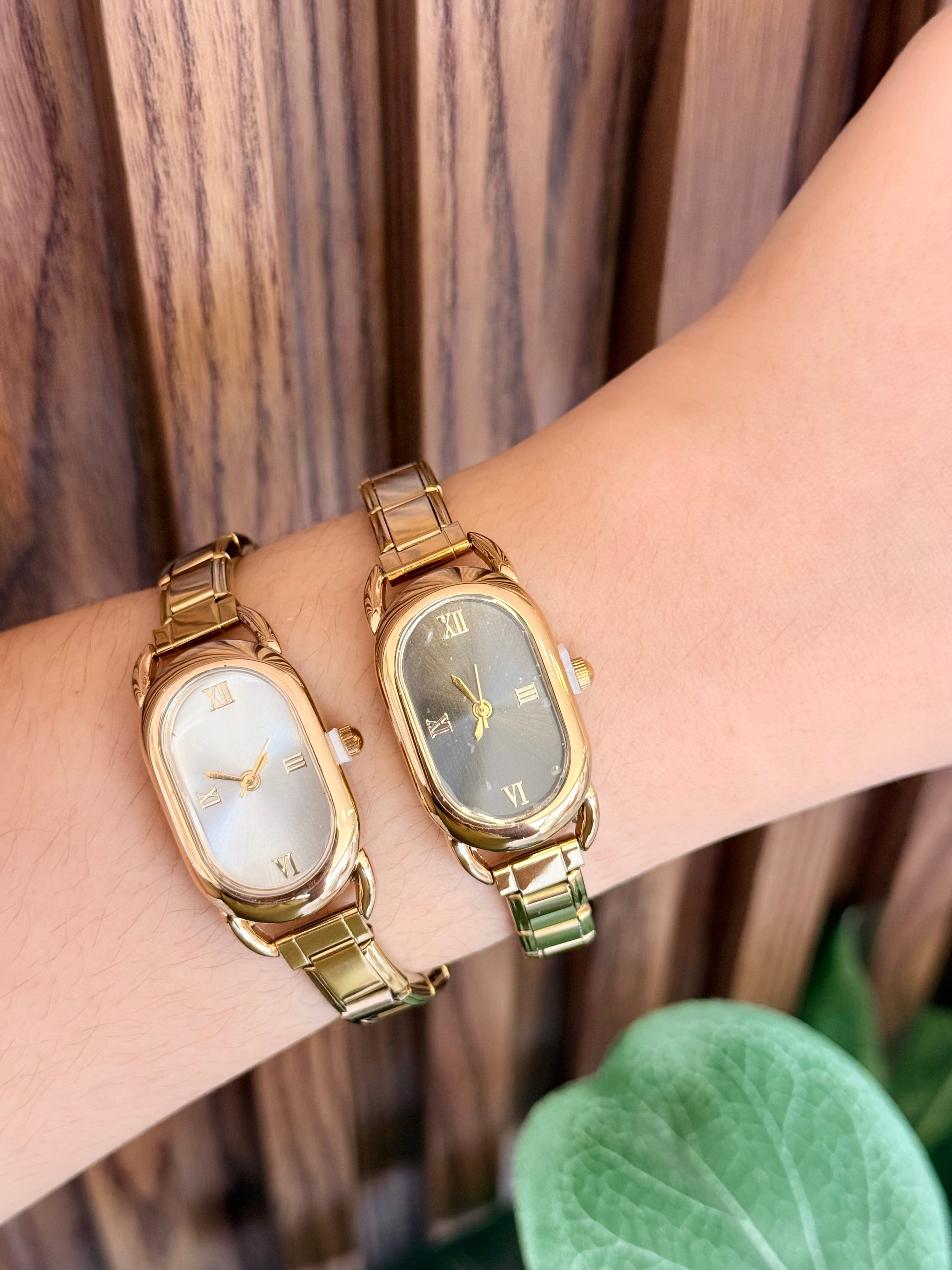 Reloj ovalado dorado romanos #H14