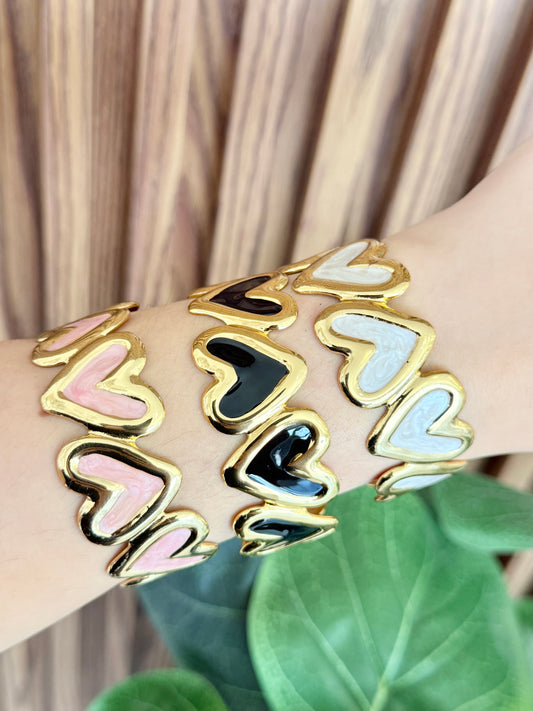 Pulsera corazones contorno dorado