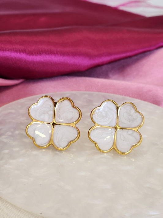 Aretes trebol hoja blanca