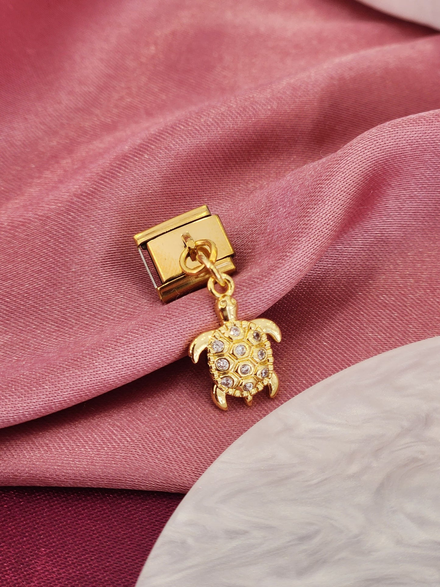 Charm dorado tortuga zirconia #15