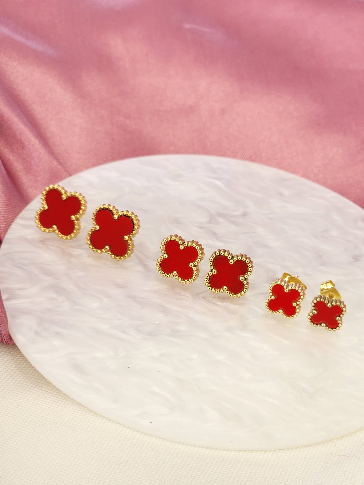 Set aretes trebol rojo