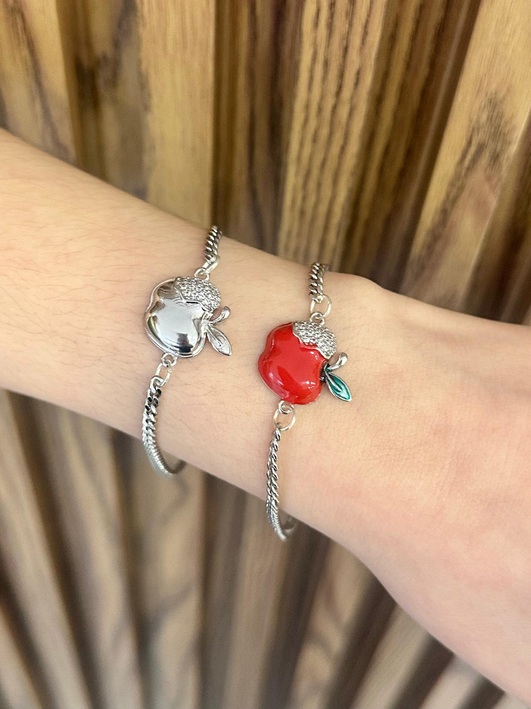 Pulsera manzana plateada #V