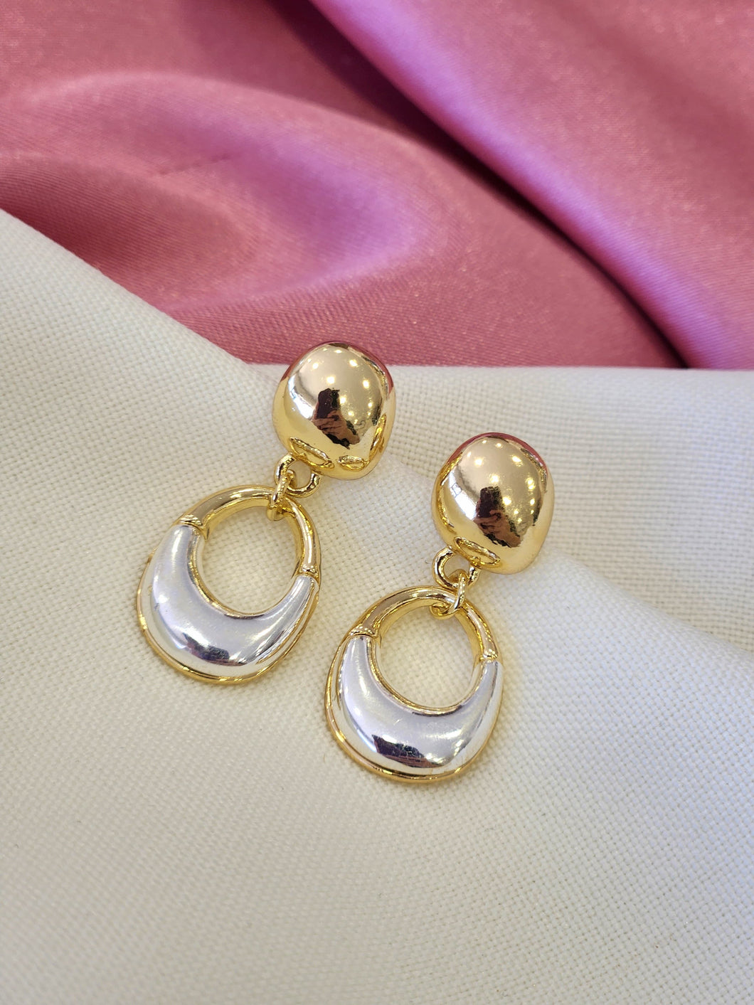 Aretes punto dorado con arracada madre perla #G18