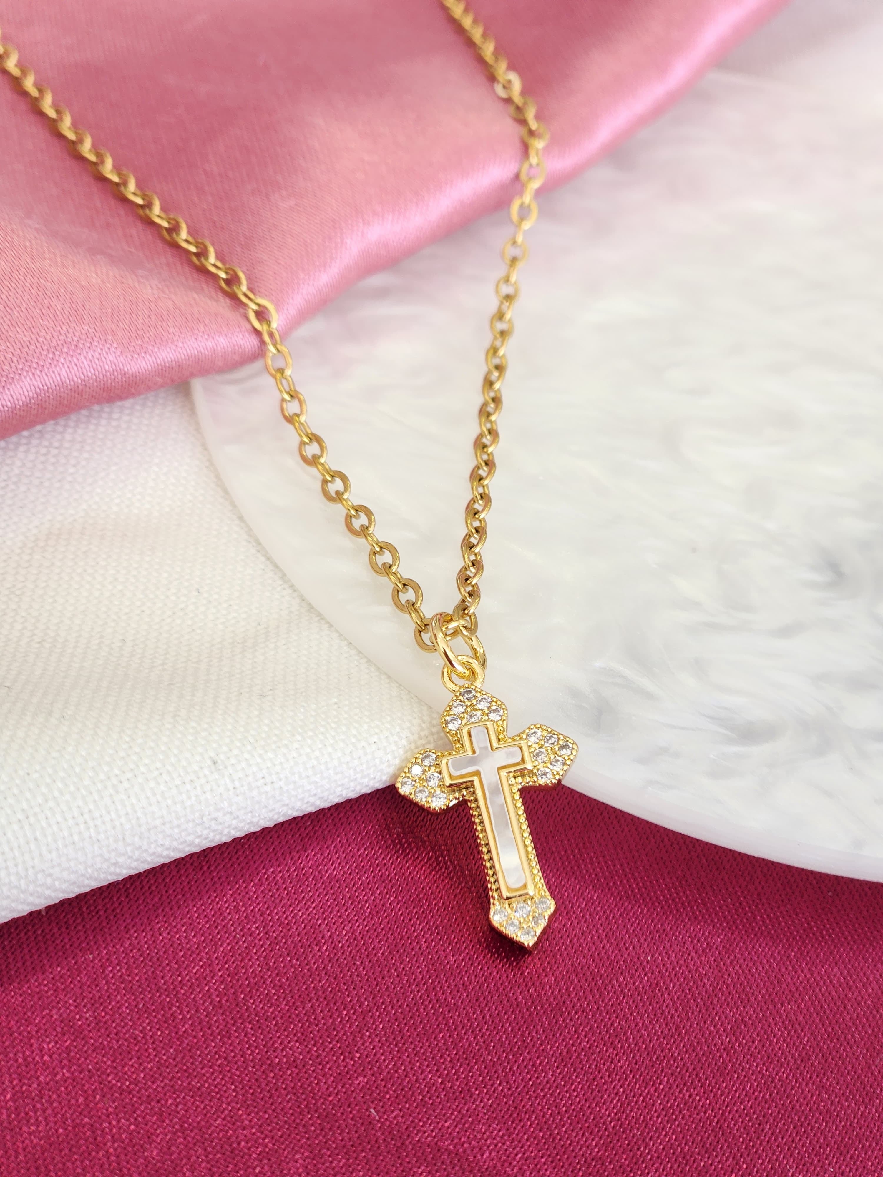 Collar cruz perla madre zirconia #CC