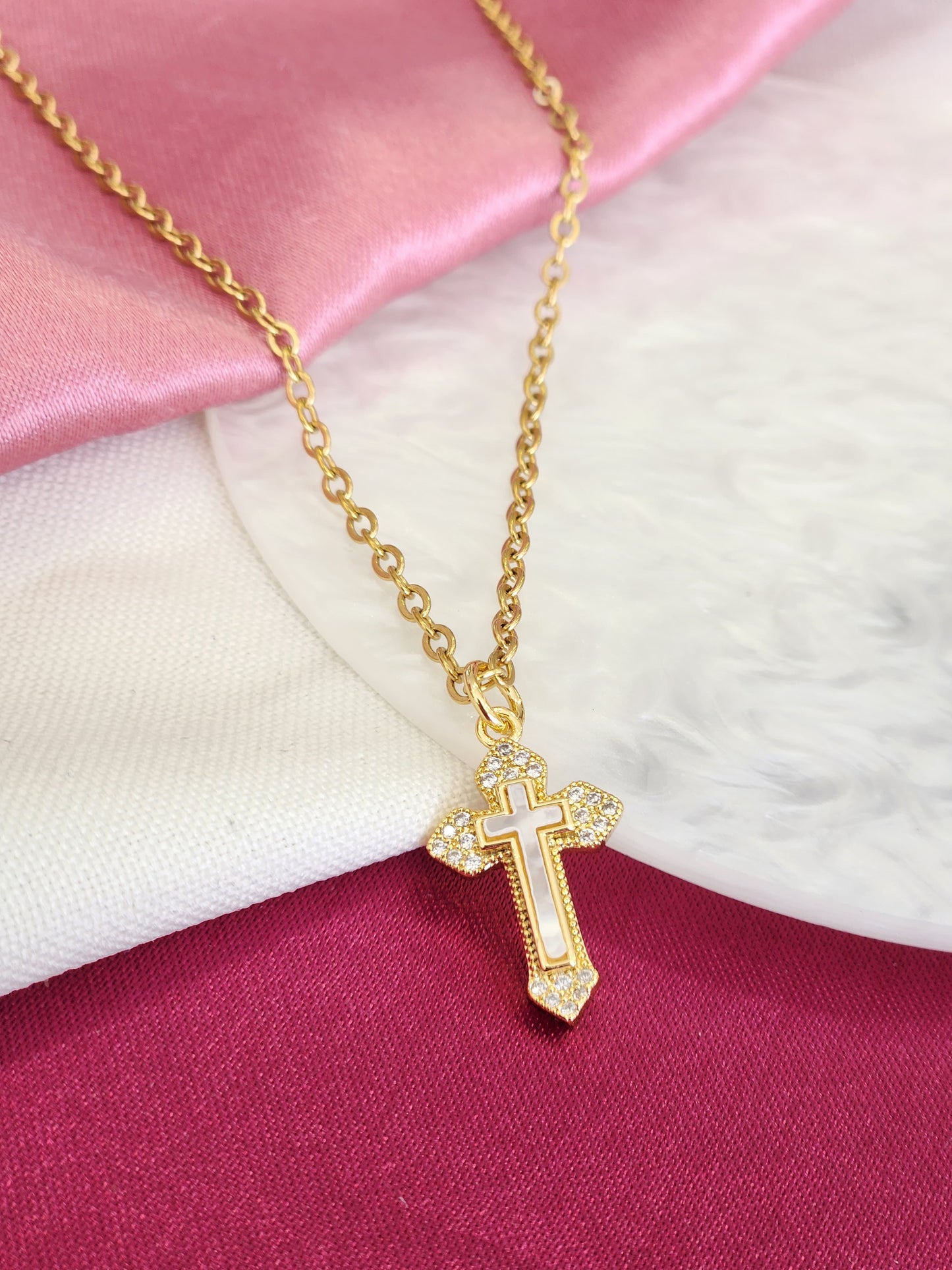 Collar cruz perla madre zirconia #CC