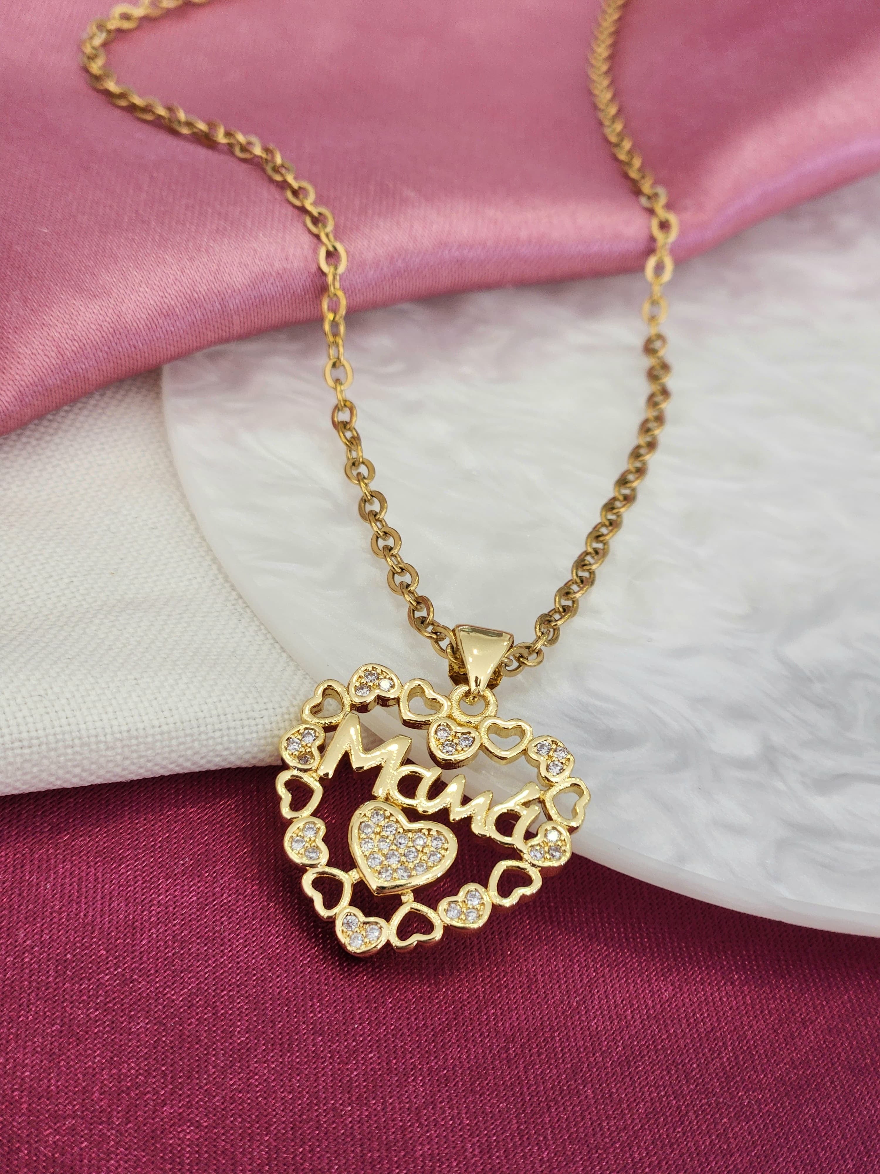 Collar corazón mamá en medio con corazones alrededor #1