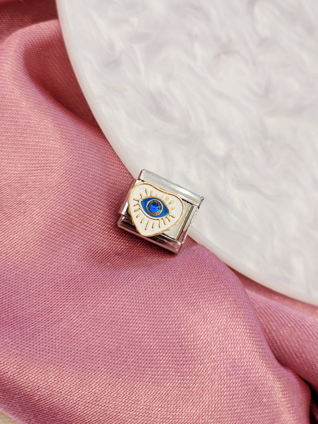 Charm corazon ojo blanco zirconia