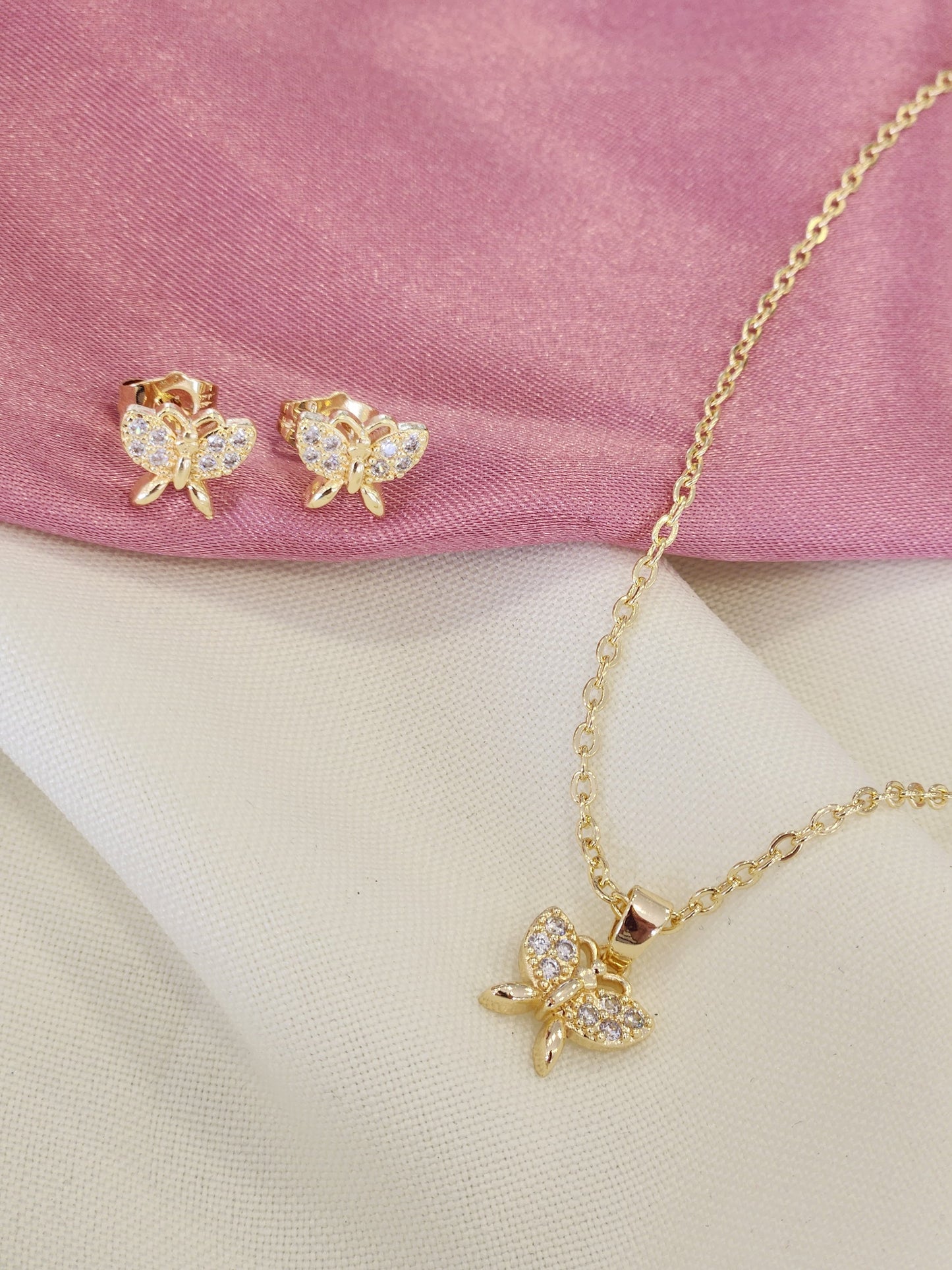 Set collar y aretes mariposa zirconia