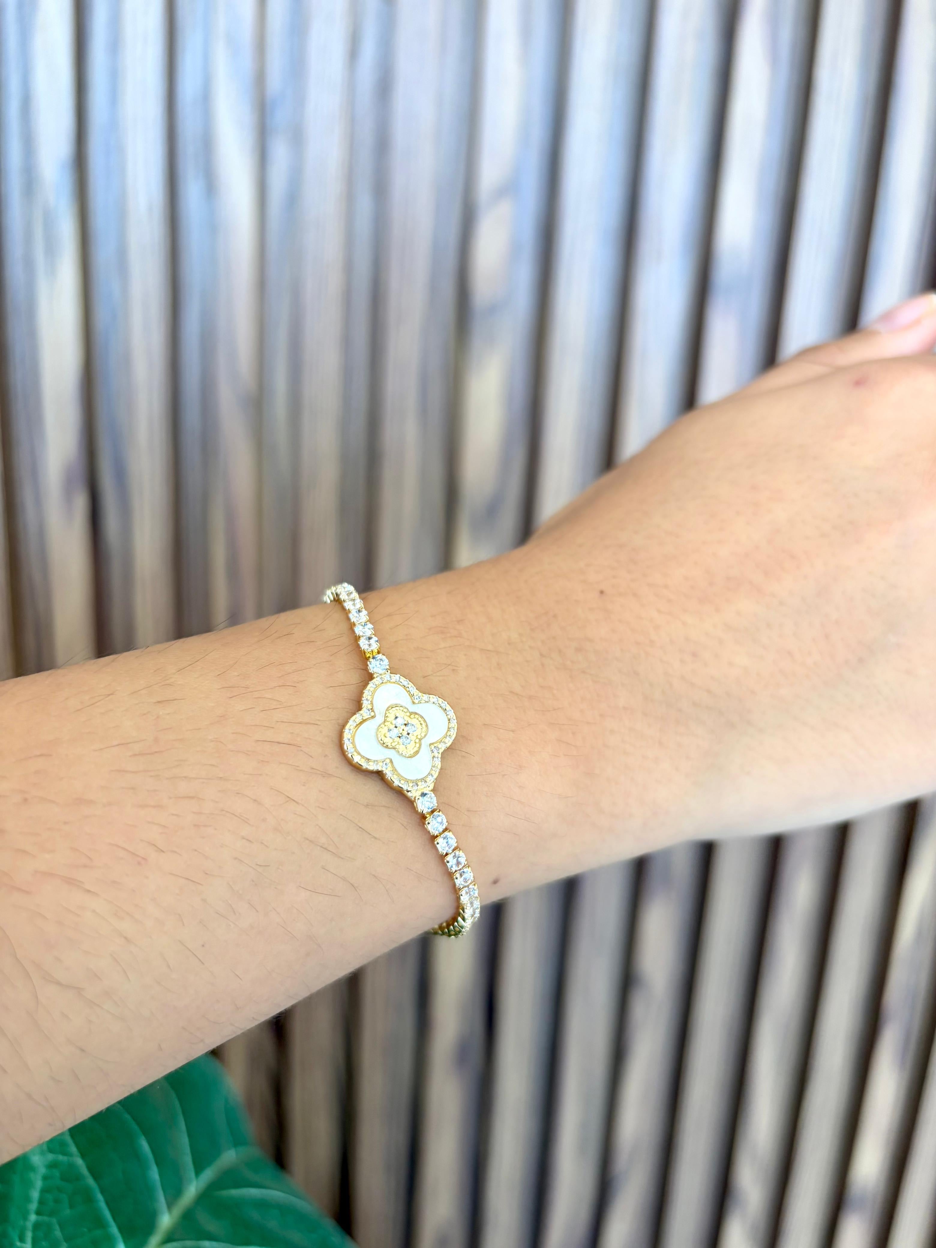 Pulsera trebol madre perla #K37.1