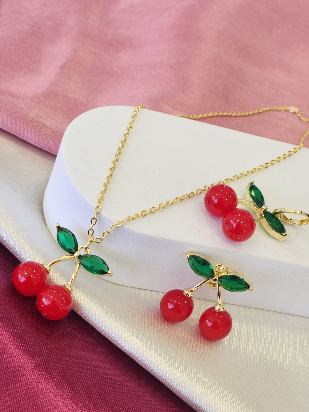 Set collar y aretes cereza bolita hojas verdes #0