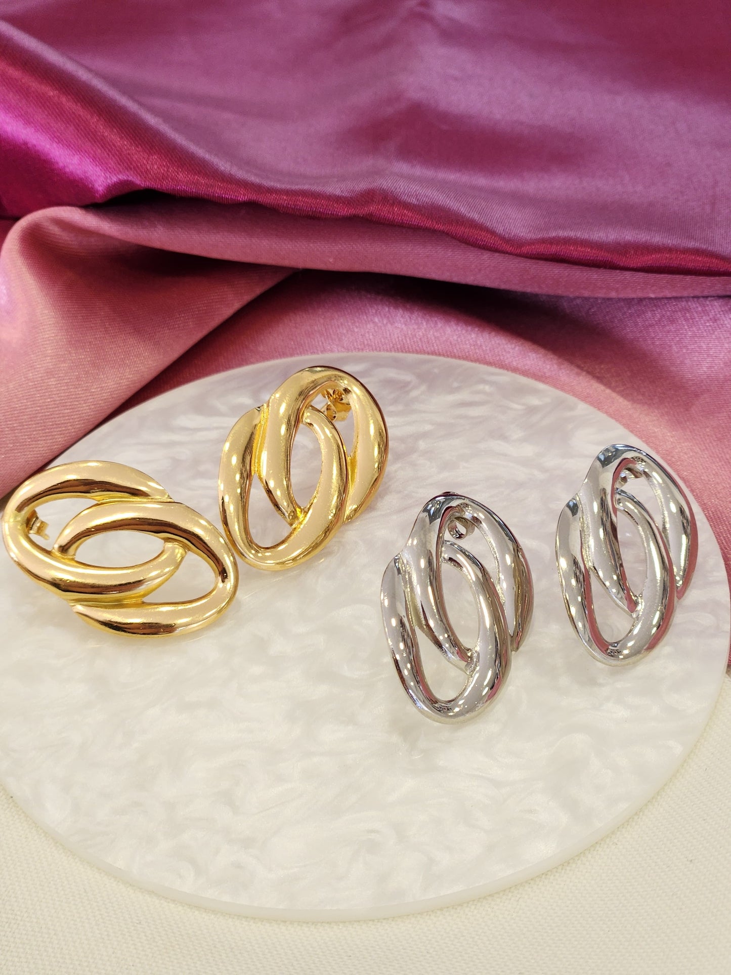Aretes ovalo entrelazado