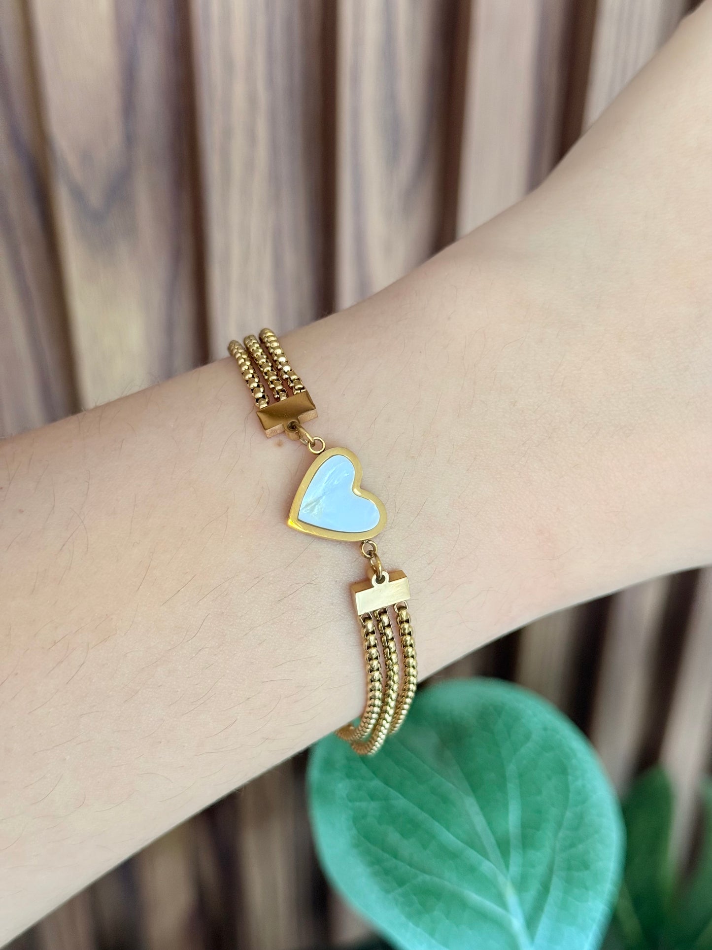 Pulsera triple corazon madre perla #J50