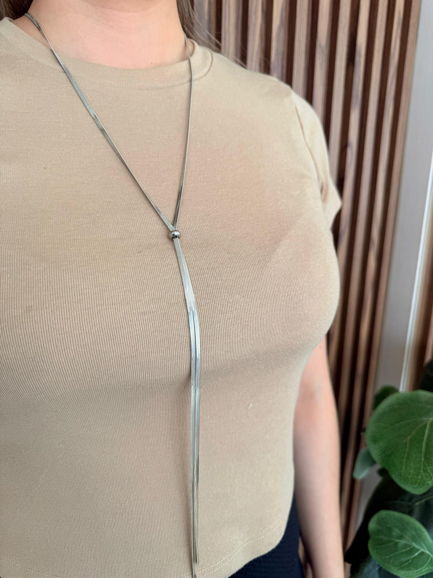 Collar corbatin largo