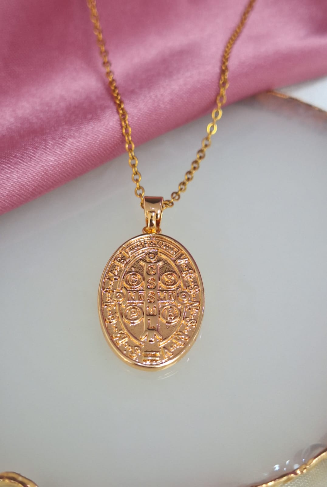 Collar Virgen y San Benito ovalado #E