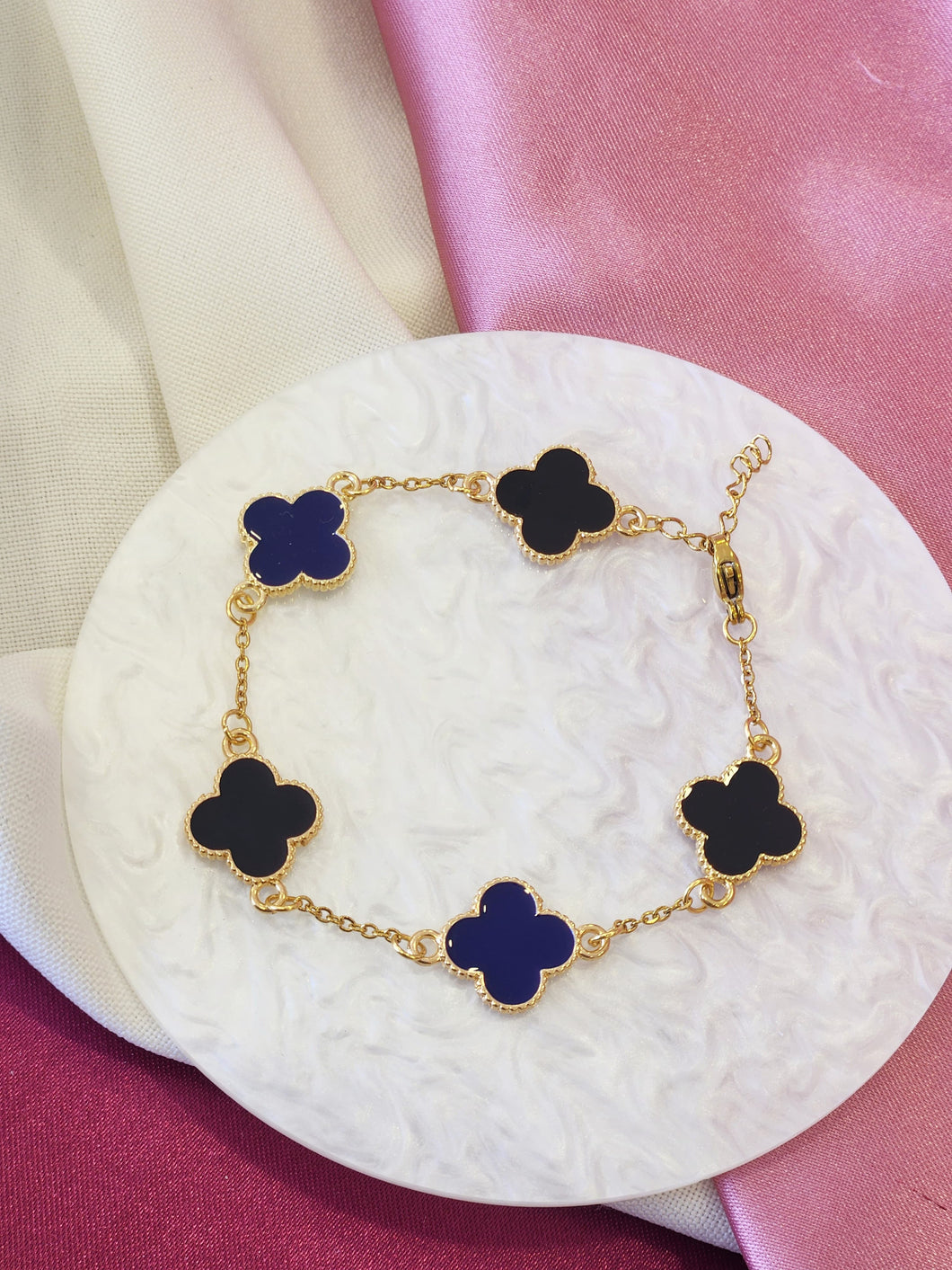 Pulsera trebol azul y negro #3