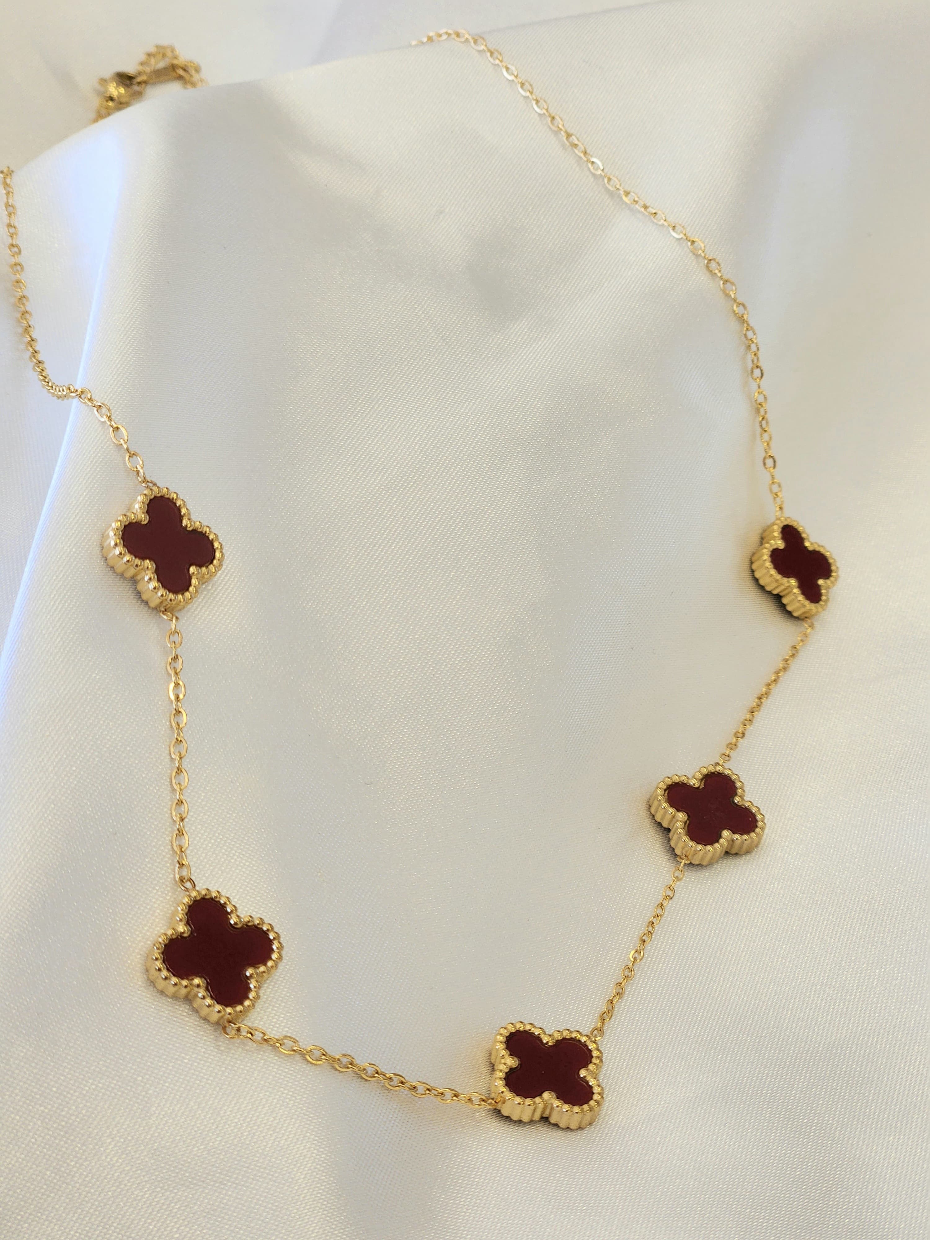 Collar trebol guinda #14.1