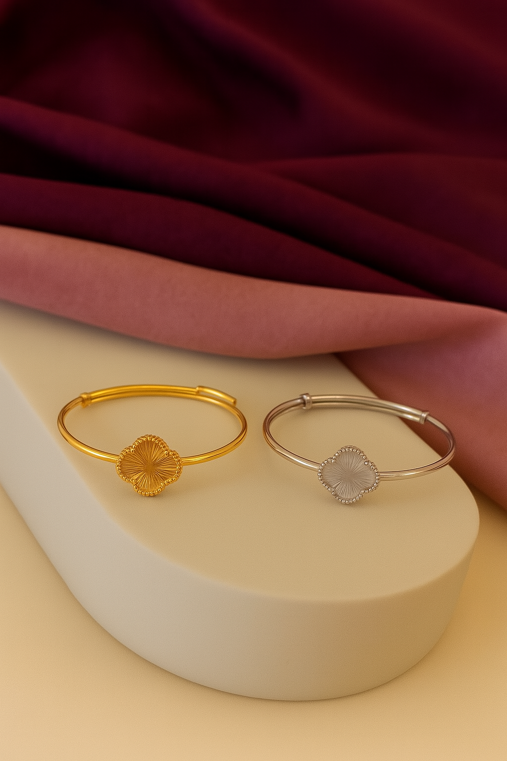 Pulsera rigida de trebol #F17