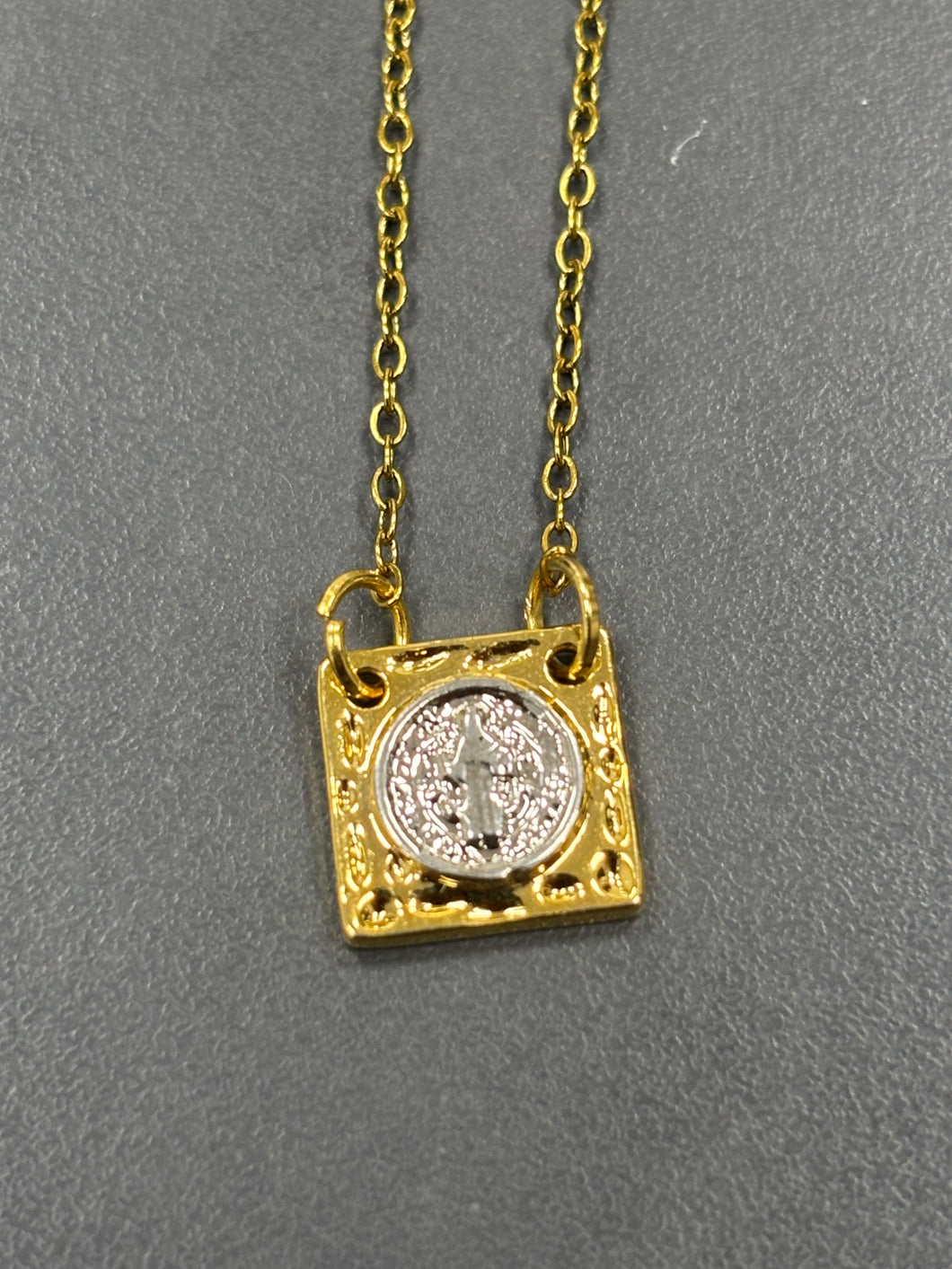 Collar san Benito  cuadrado chico #unicos