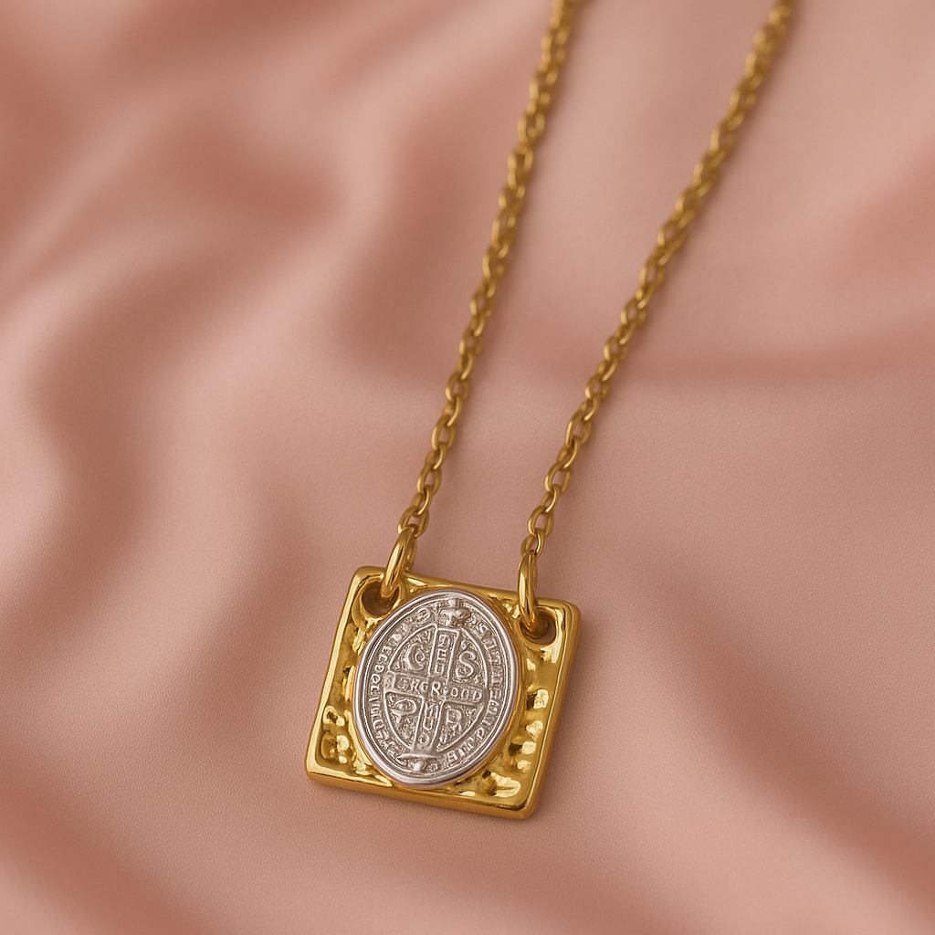 Collar san Benito cuadrado #unicos