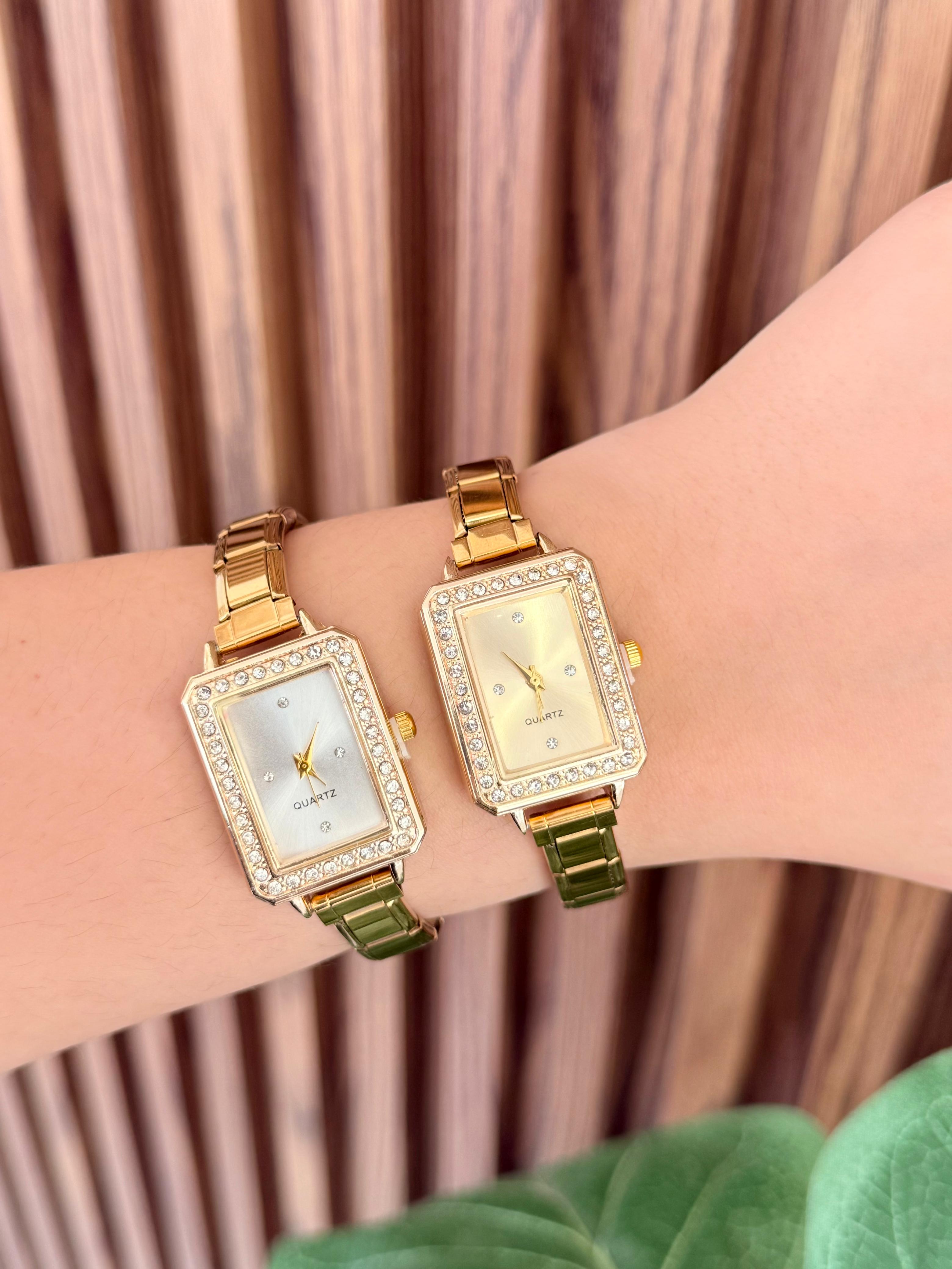 Reloj dorado zirconia