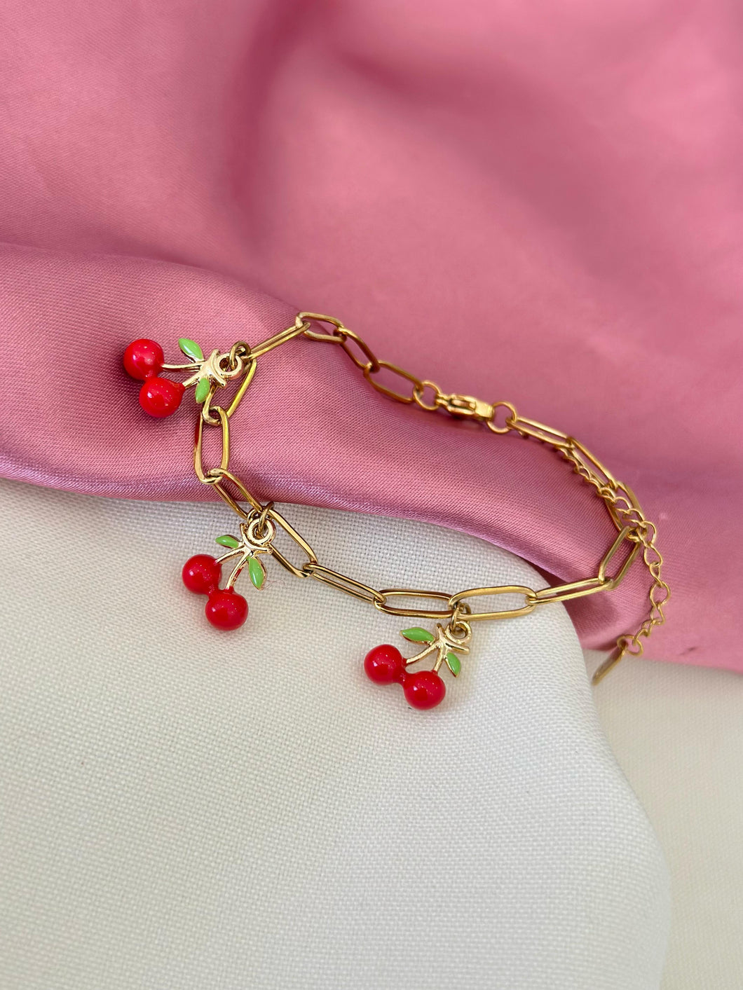 Pulsera cerezas con verde eslabones delgados #5