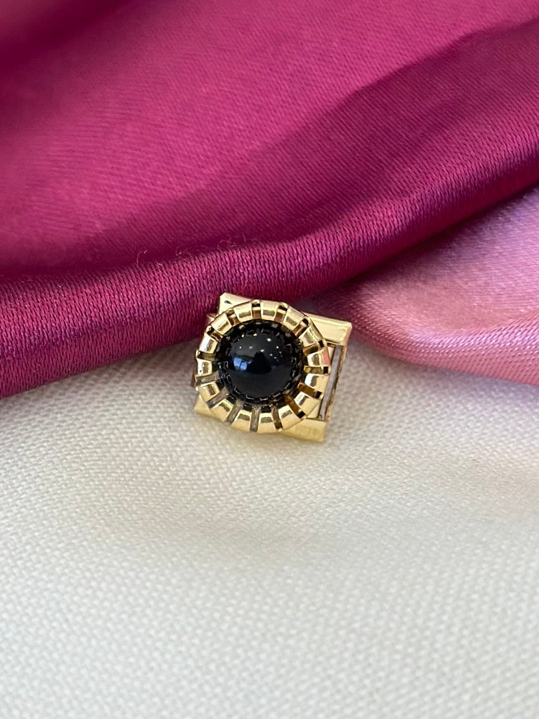 Punto Negro Dorado Charm #1