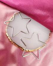 Cargar imagen en el visor de la galería, Arracadas estrellas plateadas acero #5
