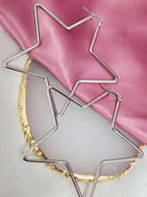 Cargar imagen en el visor de la galería, Arracadas estrellas plateadas acero #5
