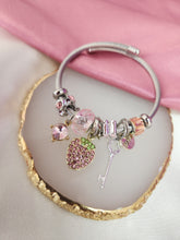 Cargar imagen en el visor de la galería, Pulsera tipo Pandora con charms fresa
