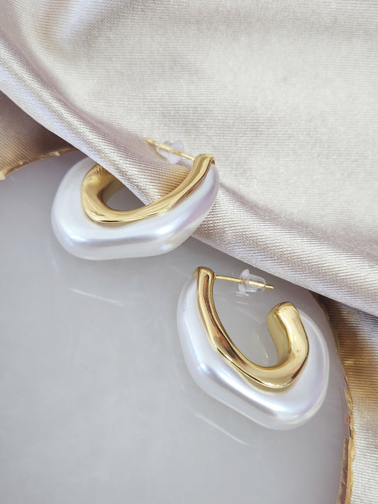 Aretes dorado y blanco irregulares #C106