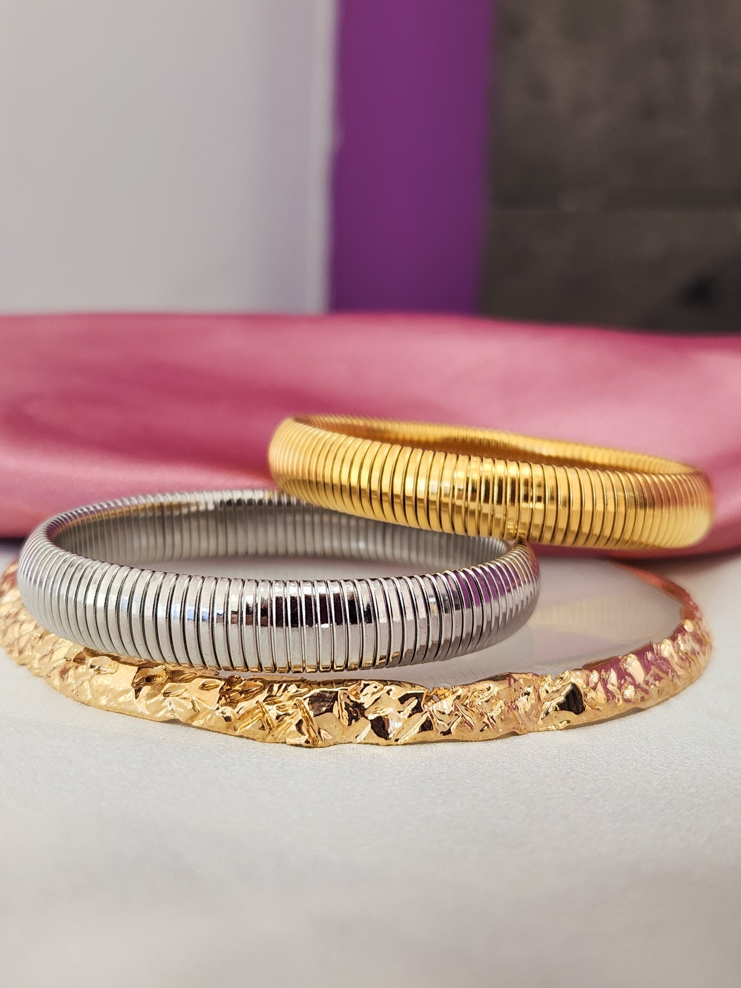 Pulsera gruesa con lineas