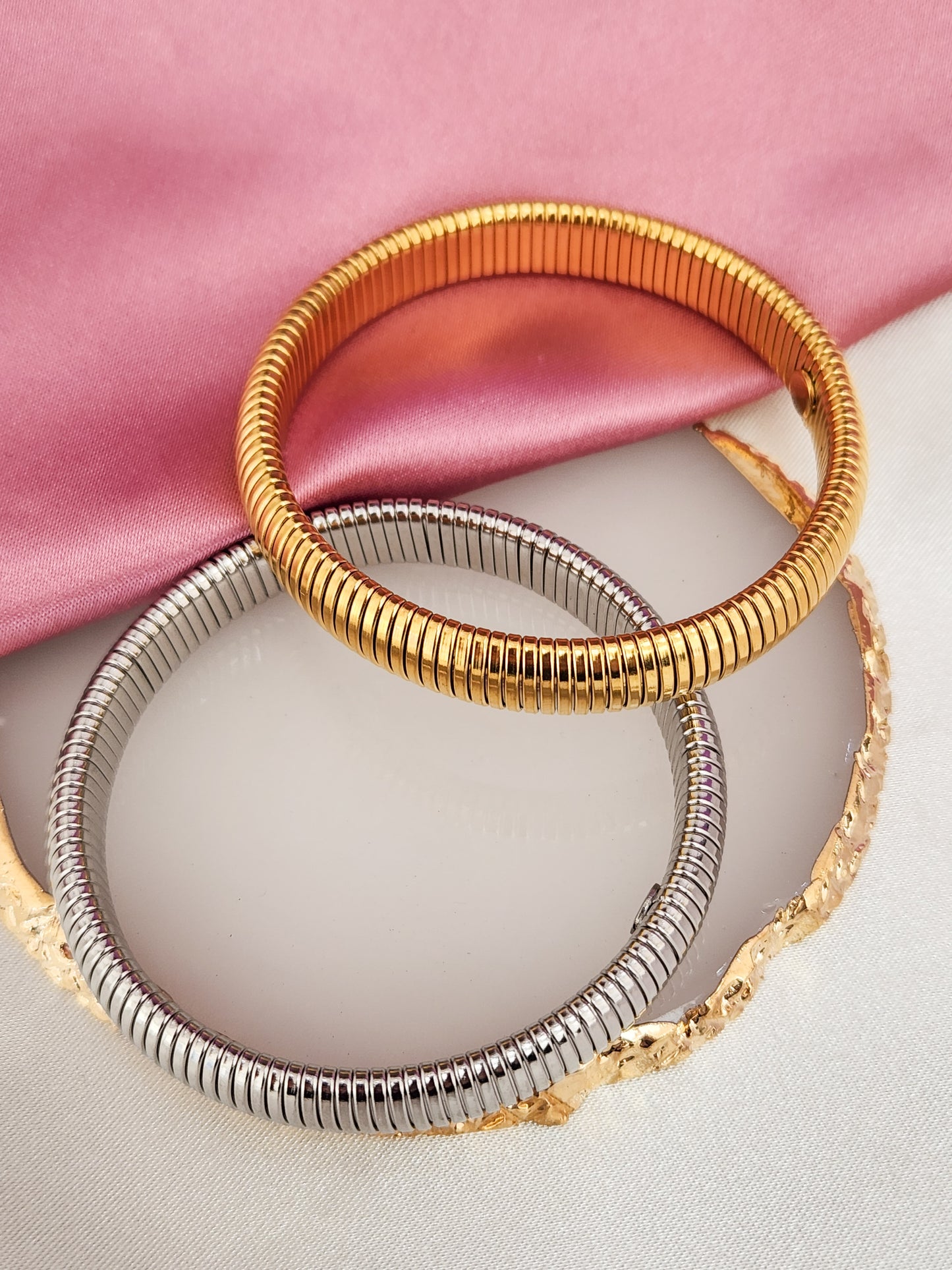 Pulsera gruesa con lineas