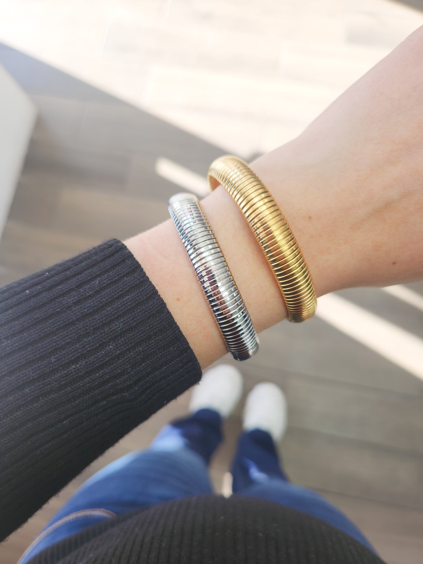Pulsera gruesa con lineas