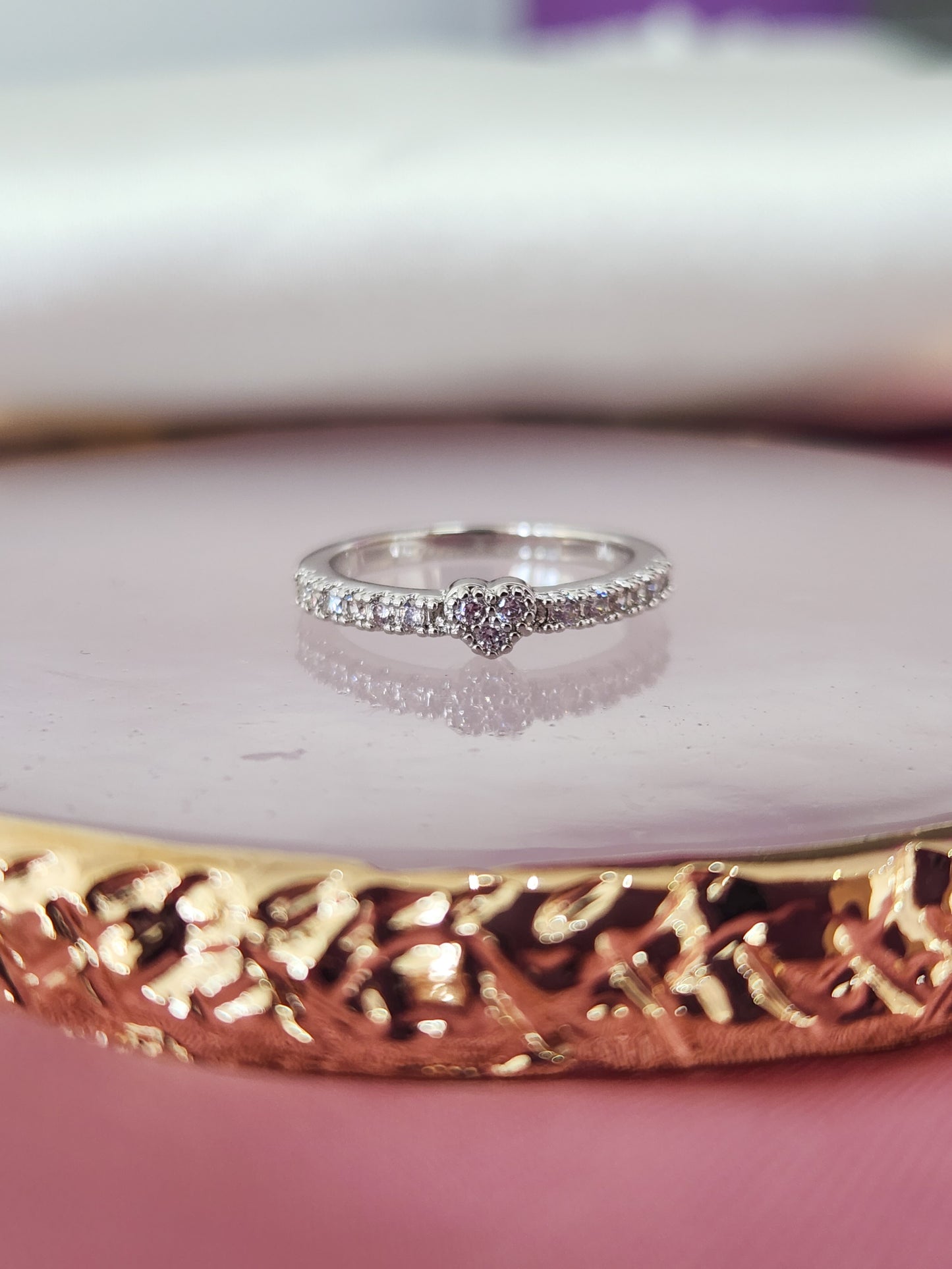 Anillo plateado linea corazon zirconia #204