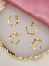 Cargar imagen en el visor de la galería, Aretes ojos corazon broquel zirconia #C112
