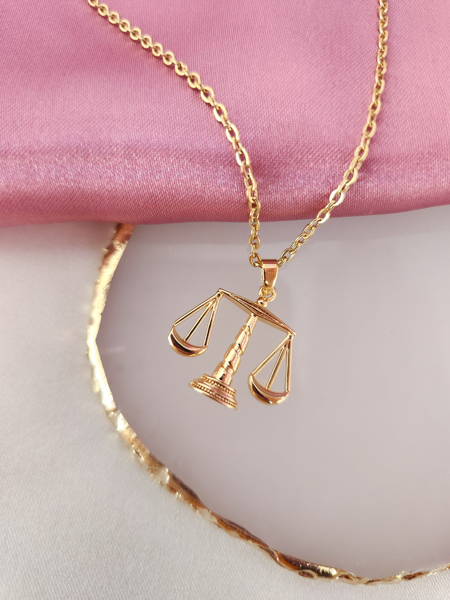 Collar balanza abogado #GG4