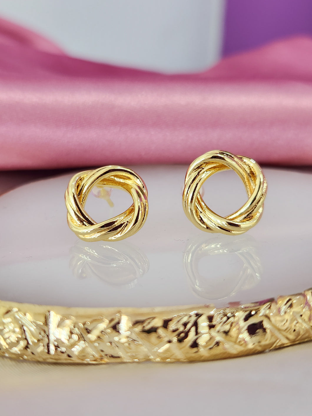Arete dorado redondo doble entrelazado#0000