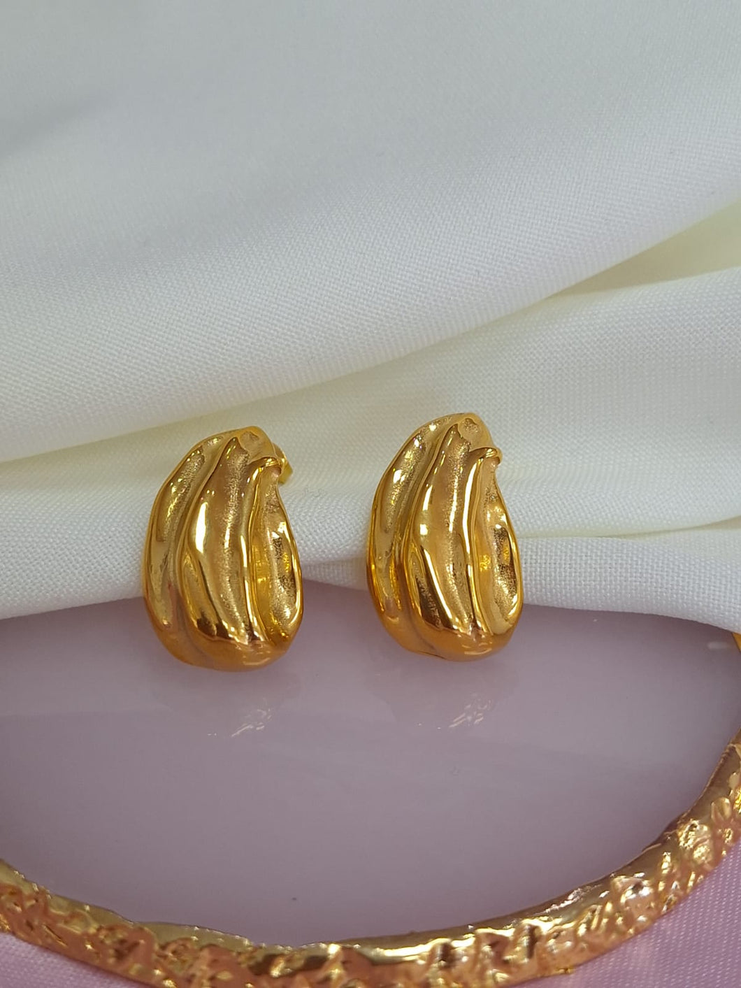 Aretes gota textura corrugada #C99
